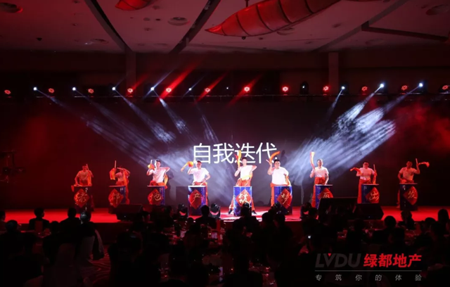 2018尊龙凯时地产筑梦，，，，，再出发！尊龙凯时迎新年会盛放纵行